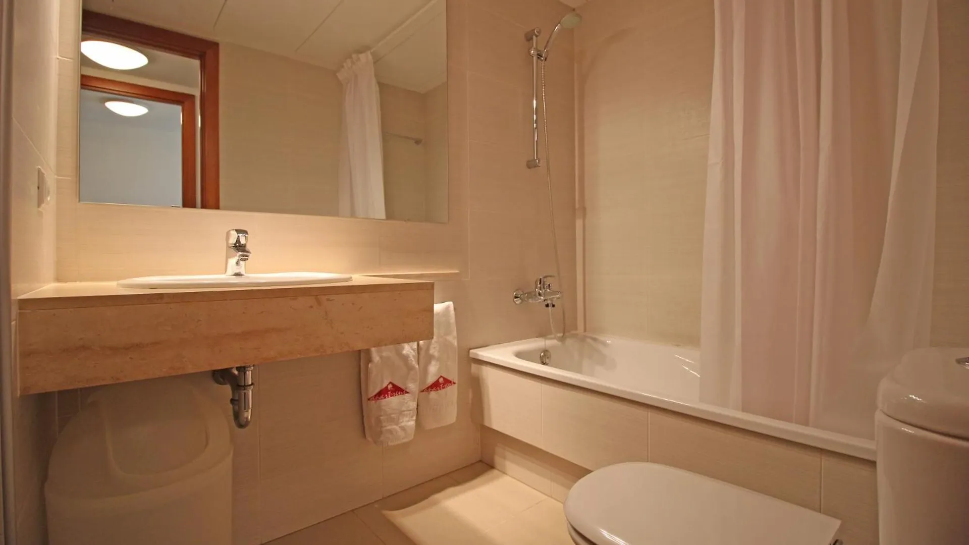 Apart-Rent Apartment Milleni II 8010 Roses
